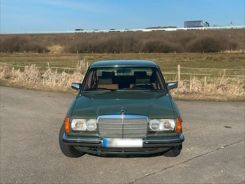 Gebraucht Mercedes E280 185 PS (136 kW) 1978 Grün Limousine