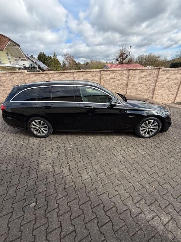 Gebraucht Mercedes E220 194 PS (142 kW) 2018 Schwarz Kombi