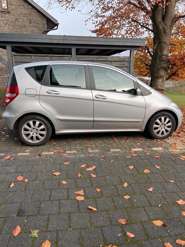 Silber Gebraucht 2005 Mercedes A200 Van / Kleinbus | 3.000 € (Fairer Preis) - Bild 1/4