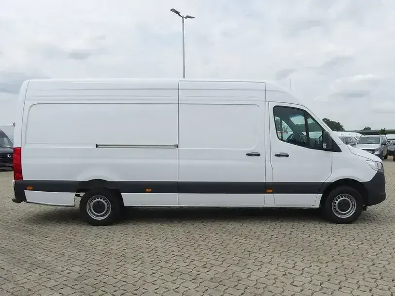 Gebraucht Mercedes Sprinter 170 PS (125 kW) 2025 Weiß Van