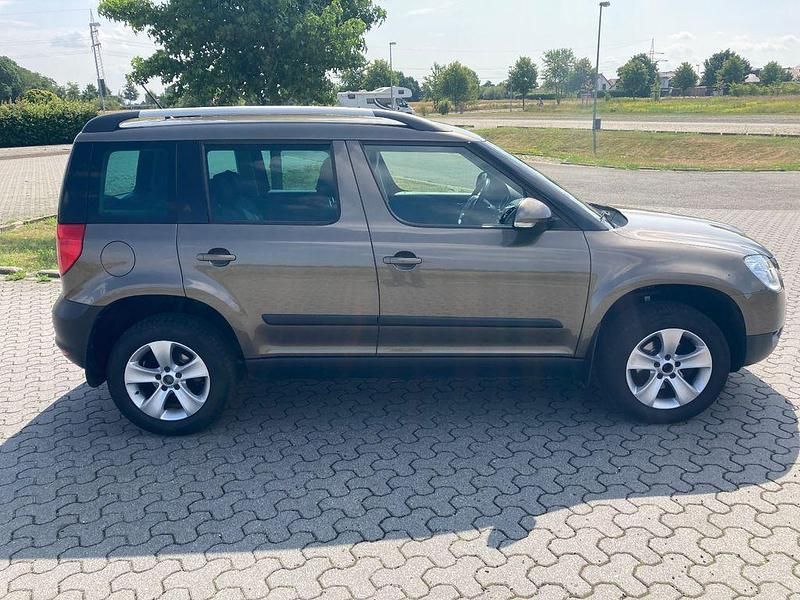 Gebraucht Skoda Yeti 105 PS (77 kW) 2012 Braun SUV