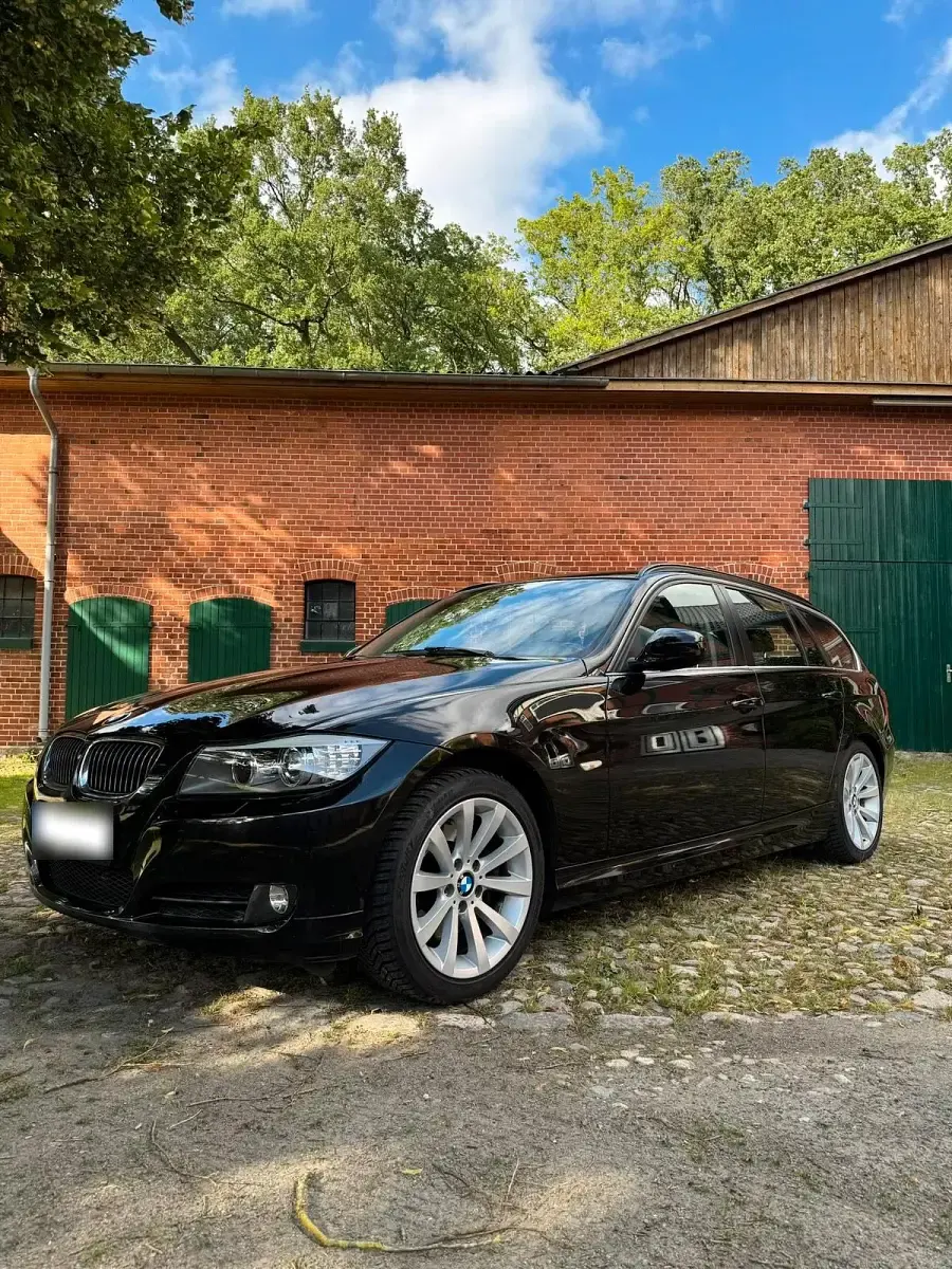 Gebraucht BMW 325 204 PS (150 kW) 2012 Schwarz Kombi