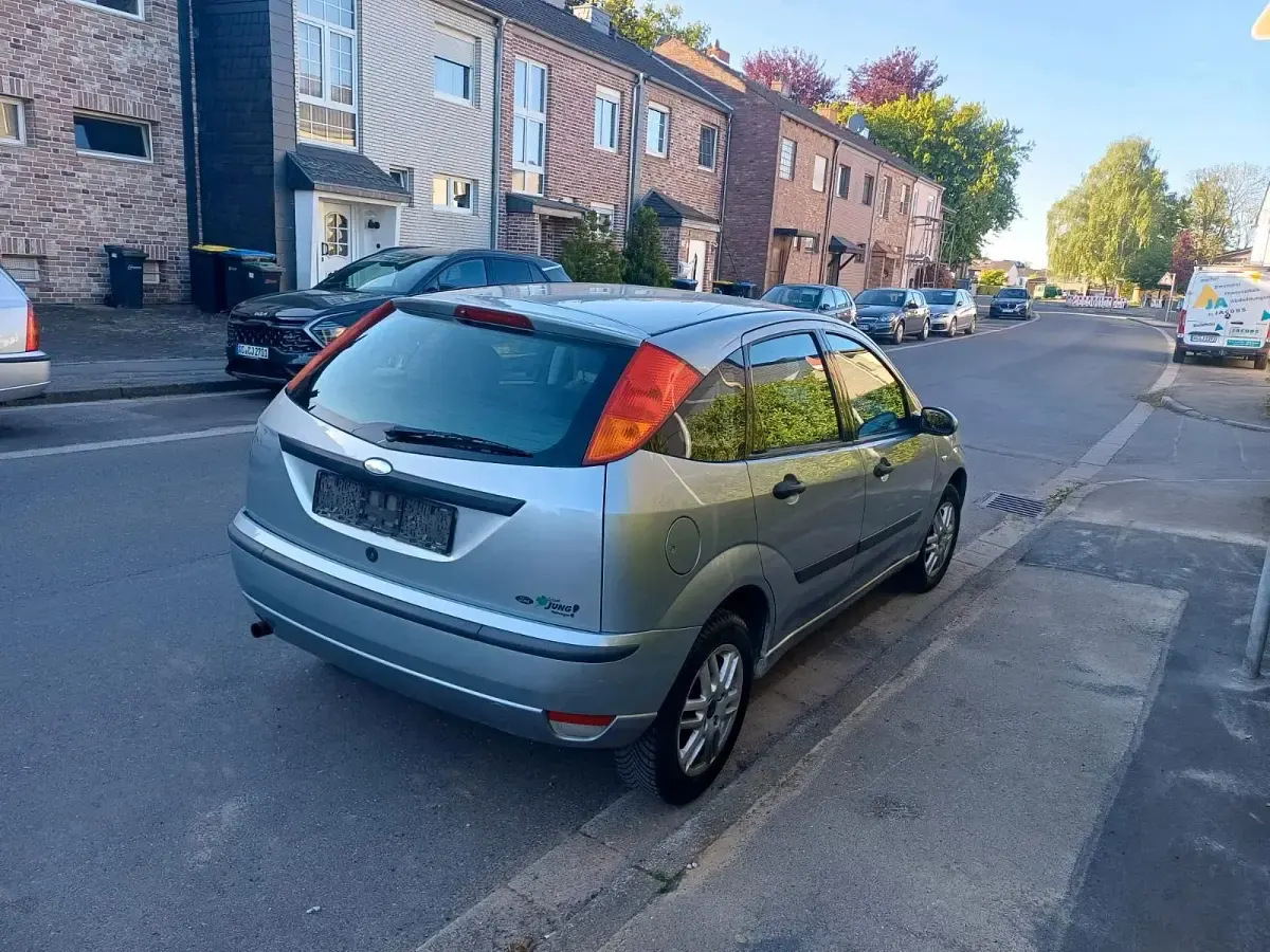 Gebraucht Ford Focus 100 PS (73 kW) 2004 Grau Limousine
