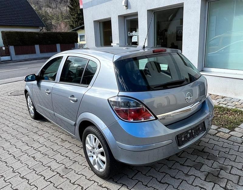 Gebraucht Opel Astra 120 PS (88 kW) 2007 Silber Limousine