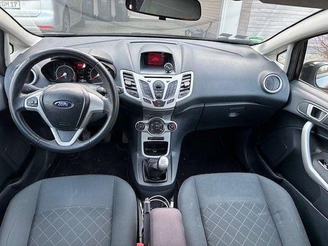 Gebraucht Ford Fiesta 95 PS (69 kW) 2012 Schwarz Kleinwagen