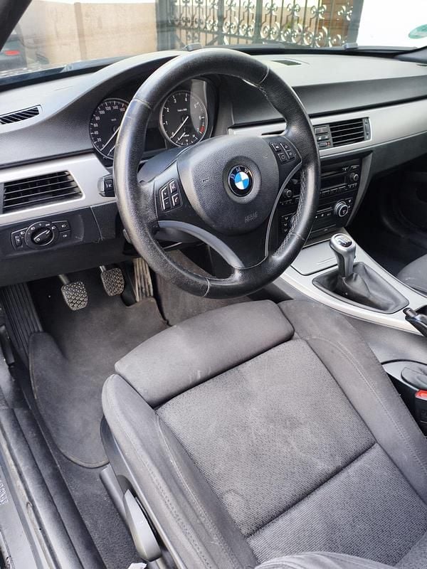 Second-hand BMW 318 143 CP (105 kW) 2008 Negru Break
