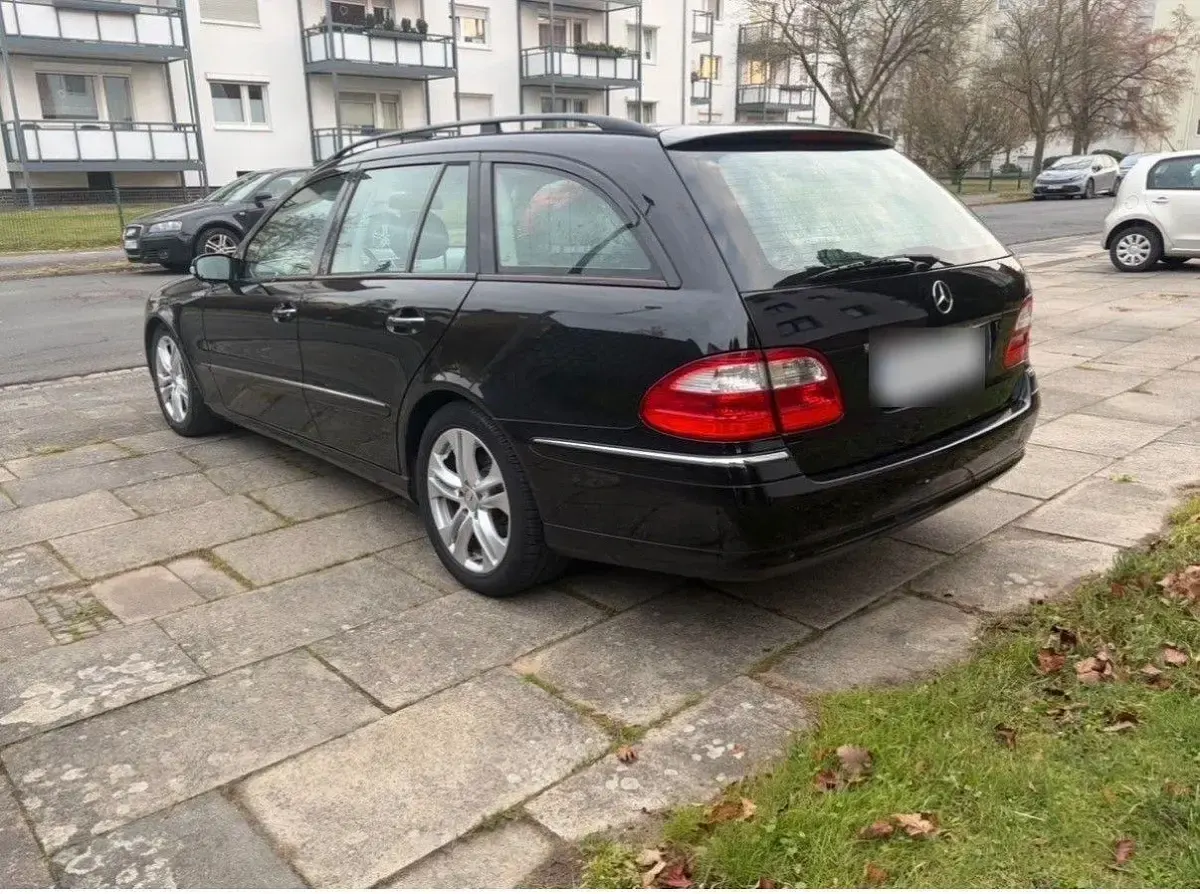 Gebraucht Mercedes E240 177 PS (130 kW) 2004 Schwarz Kombi