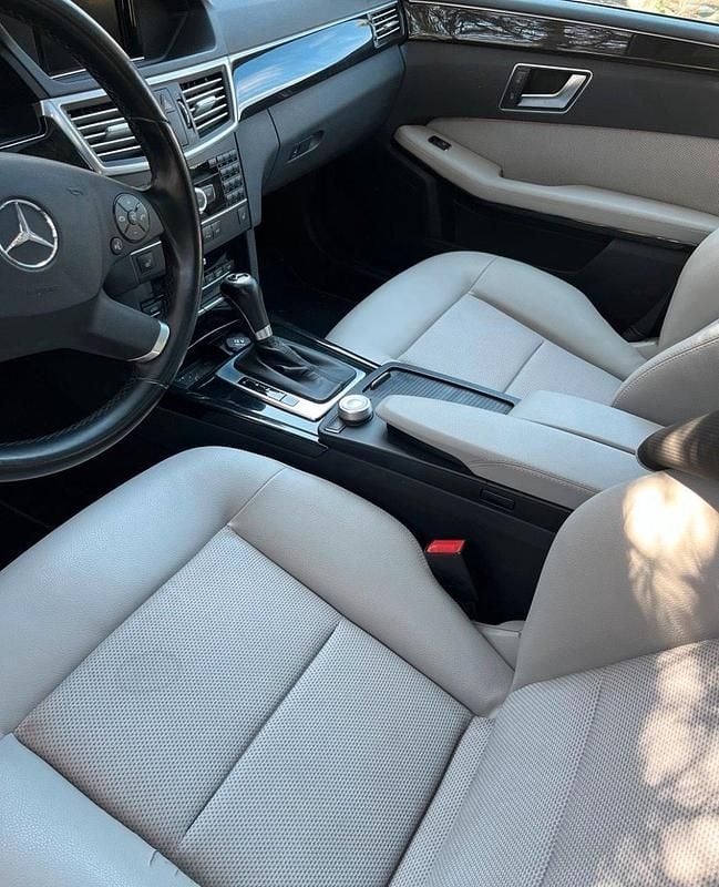 Second-hand Mercedes E200 184 CP (135 kW) 2011 Andere farben Break