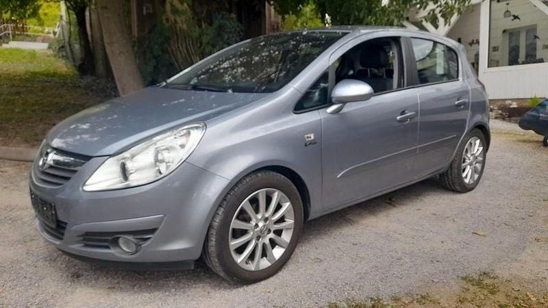Silber Gebraucht 2008 Opel Corsa Cosmo Limousine | 5.490 € (Teuer) - Bild 1/4