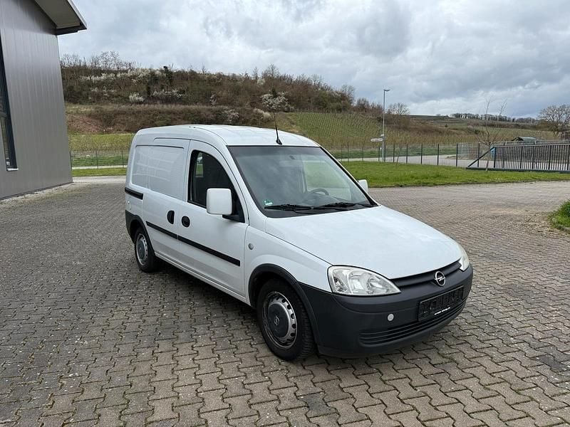 Gebraucht Opel Combo 90 PS (66 kW) 2011 Weiß Van