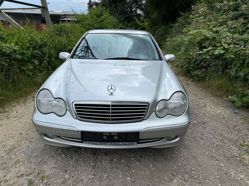 Silber Gebraucht 2002 Mercedes C220 Avantgarde Limousine | 2.000 € (Fairer Preis) - Bild 1/4