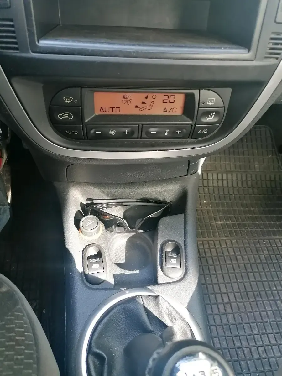 Usado Citroën C3 Exclusive 73 CV (53 kW) 2006 Negro Utilitario