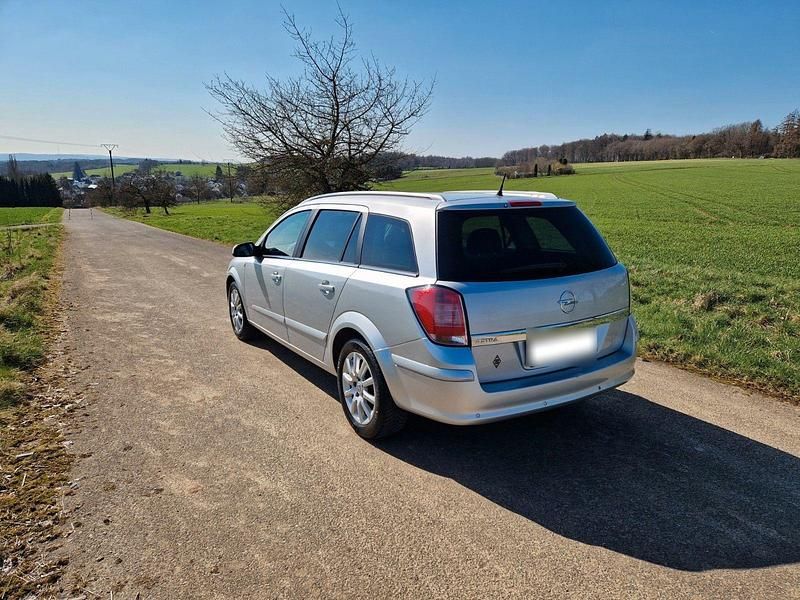 Gebraucht Opel Astra 105 PS (77 kW) 2005 Silber Kombi