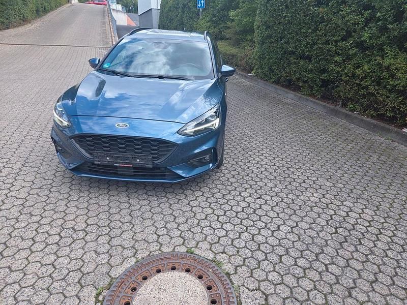 Blau Gebraucht 2019 Ford Focus ST-Line Kombi | 19.599 € (Fairer Preis) - Bild 1/4