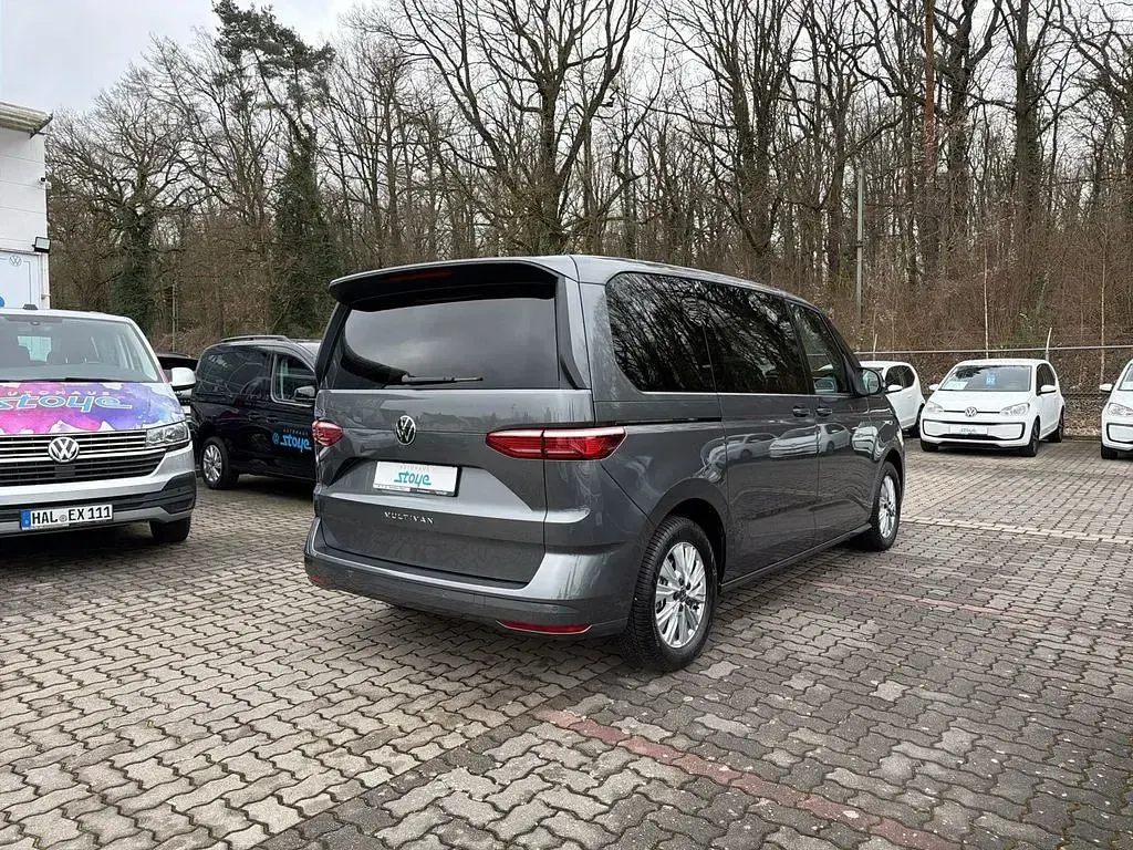 Gebraucht VW Multivan Life 150 PS (110 kW) 2025 Grau Van / Kleinbus