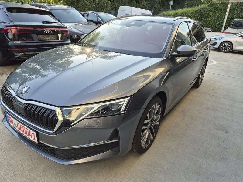Graphitegrau metallic Gebraucht 2024 Skoda Octavia Selection Kombi | 28.900 € (Fairer Preis) - Bild 1/4
