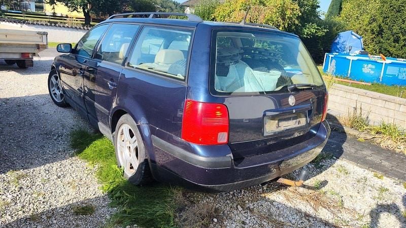 Gebraucht VW Passat Highline 125 PS (91 kW) 1998 Blau Kombi