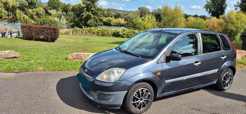 Grau Gebraucht 2005 Ford Fiesta Kleinwagen | 600 € (Superpreis) - Bild 1/4