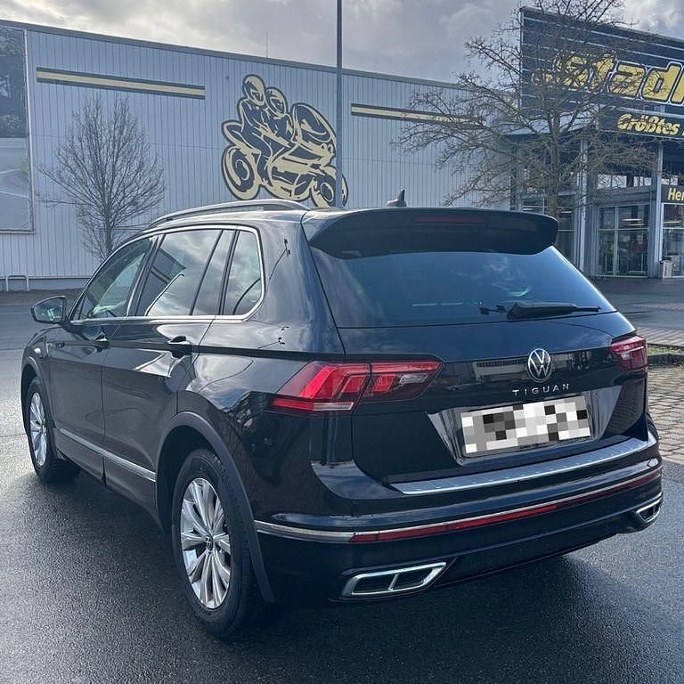 Gebraucht VW Tiguan R-line 150 PS (110 kW) 2023 Schwarz SUV