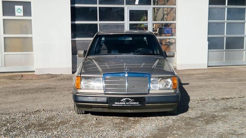 Other Gebraucht 1991 Mercedes 230 Limousine | 6.999 € - Bild 1/4