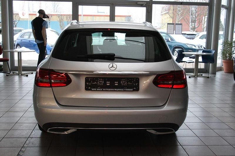 Gebraucht Mercedes C200 Avantgarde 184 PS (135 kW) 2020 Silber Kombi