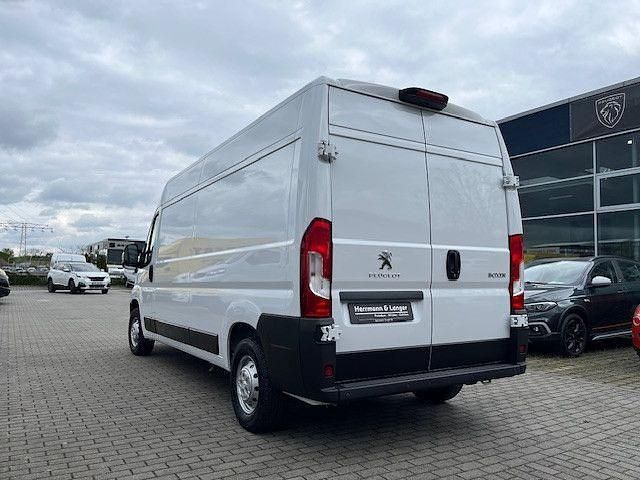 Gebraucht Peugeot Boxer Avantage 140 PS (102 kW) 2023 Lackierung weiss icy/deckende Van