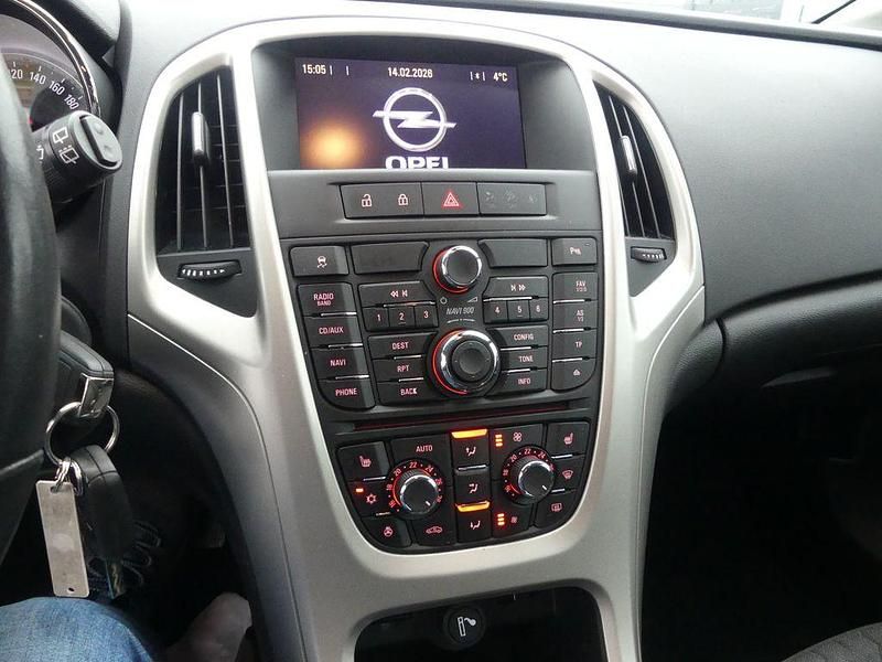 Gebraucht Opel Astra Active 165 PS (121 kW) 2013 Silber Kombi