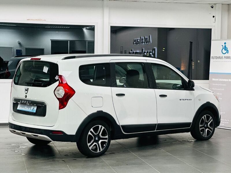 Gebraucht Dacia Lodgy Stepway 131 PS (96 kW) 2020 Weiß Van / Kleinbus