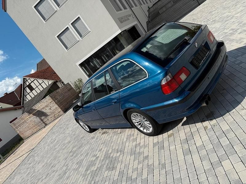 Blau Gebraucht 2002 BMW 520 Kombi | 1.000 € - Bild 1/4