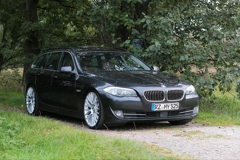 Gebraucht BMW 525 Comfort Edition 204 PS (150 kW) 2011 Grau Kombi