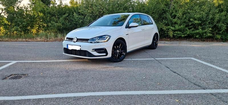 Weiß Gebraucht 2019 VW Golf Highline Limousine | 16.600 € (Fairer Preis) - Bild 1/4