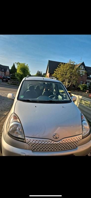 Grau Gebraucht 2001 Toyota Yaris Kleinwagen | 1.999 € - Bild 1/4