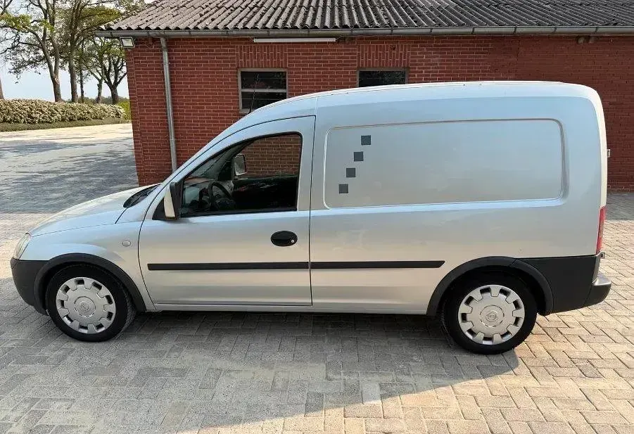 Gebraucht Opel Combo 101 PS (74 kW) 2009 Silber Van / Kleinbus