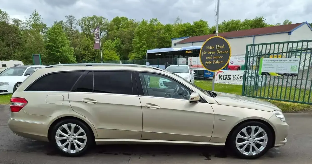 Gebraucht Mercedes E350 Elegance 231 PS (169 kW) 2010 Grau Kombi