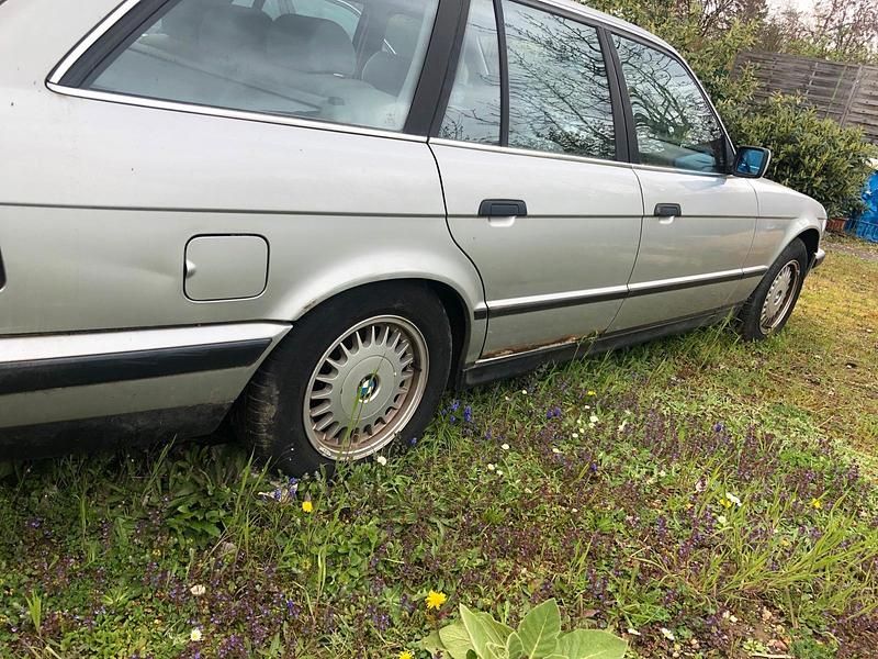 Gebraucht BMW 525 191 PS (140 kW) 1993 Silber Kombi