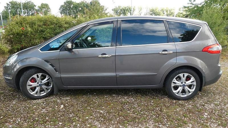 Gebraucht Ford S-MAX Titanium 140 PS (102 kW) 2012 Grau Van / Kleinbus