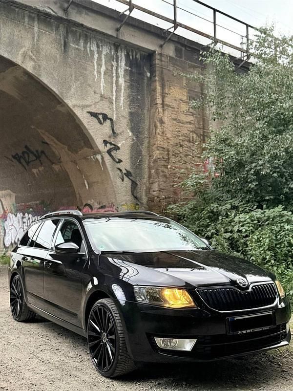 Schwarz Gebraucht 2016 Skoda Octavia Kombi | 6.900 € (Superpreis) - Bild 1/4