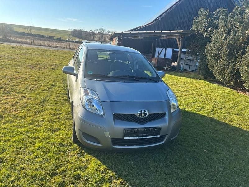 Gebraucht Toyota Yaris Sol 101 PS (74 kW) 2009 Grau Kleinwagen
