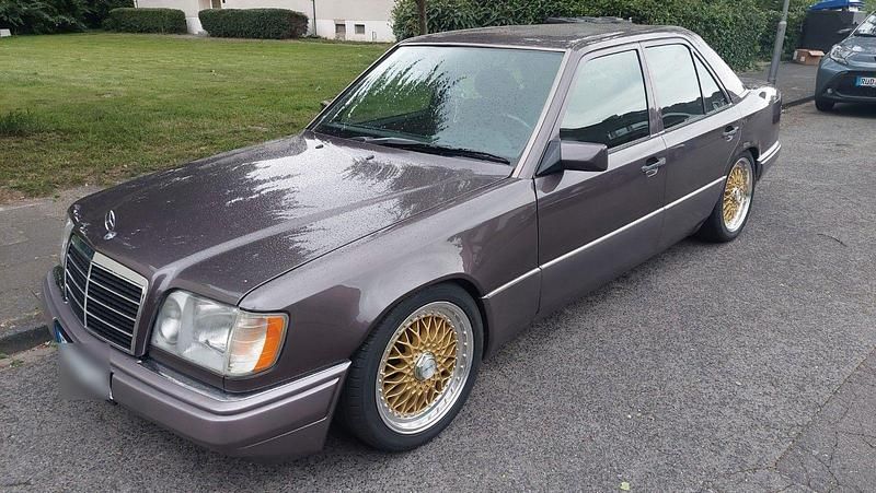 Violet Gebraucht 1995 Mercedes 200 Limousine | 6.150 € - Bild 1/4