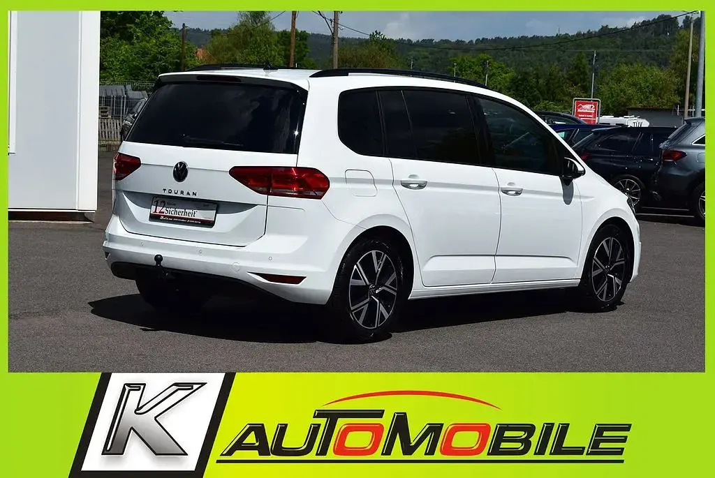 Gebraucht VW Touran 150 PS (110 kW) 2024 Weiss Van / Kleinbus