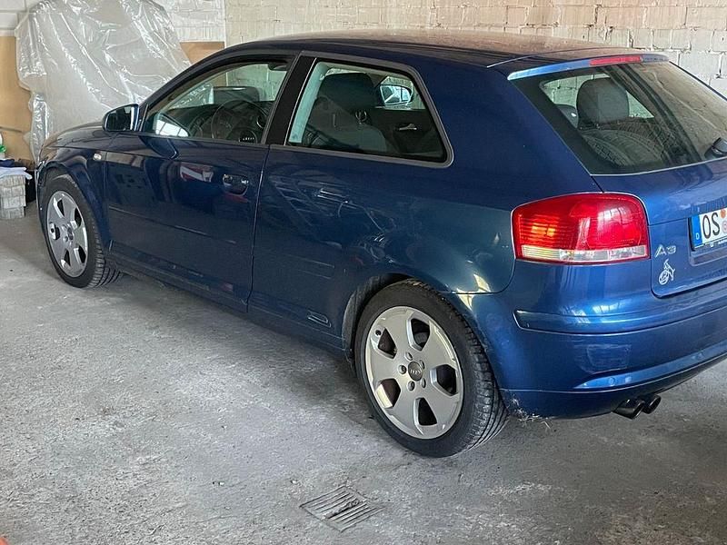 Blau Gebraucht 2004 Audi A3 Ambition Limousine | 900 € (Guter Preis) - Bild 1/4