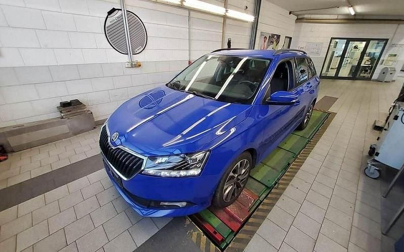 Blau Gebraucht 2021 Skoda Fabia Kombi | 9.999 € (Superpreis) - Bild 1/4