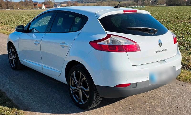 Gebraucht Renault Mégane LIMITED 110 PS (80 kW) 2015 Weiß Limousine