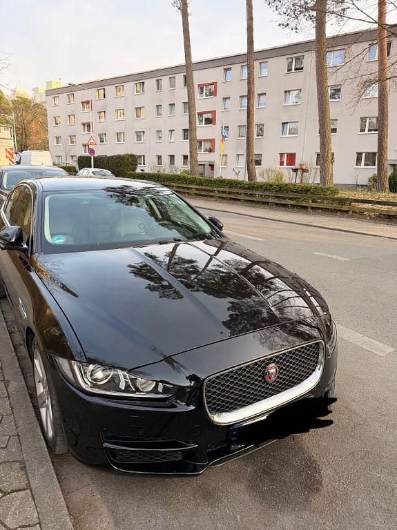 Gebraucht Jaguar XE Portfolio 179 PS (131 kW) 2016 Limousine