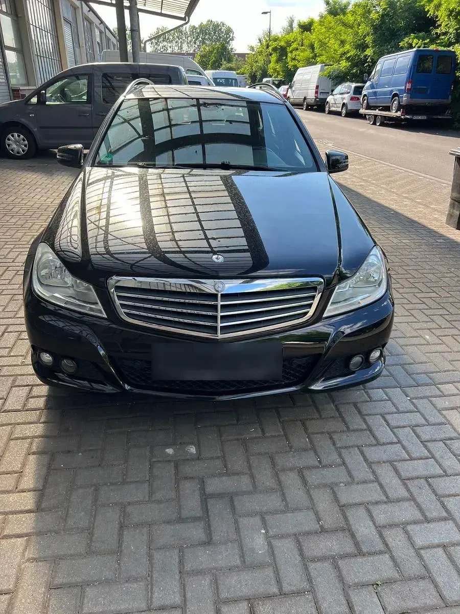Second-hand Mercedes C200 184 CP (135 kW) 2011 Negru Break