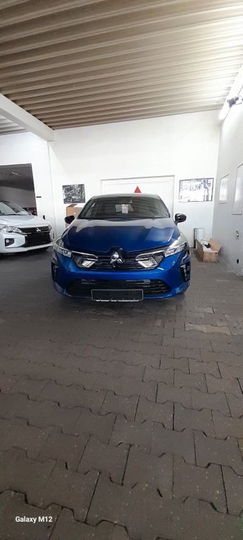 Neu Mitsubishi Colt Select 91 PS (66 kW) 2025 Blau Limousine