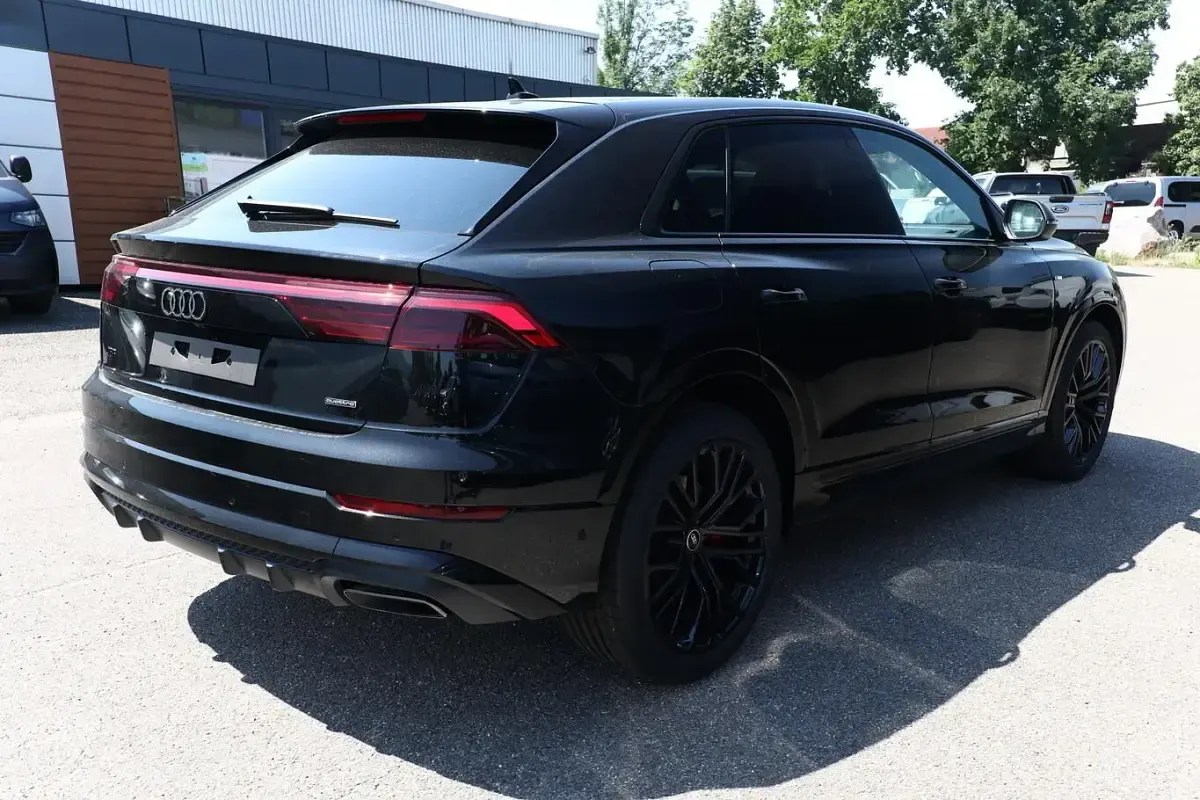 Neu Audi Q8 S-Line 286 PS (210 kW) 2026 Mythosschwarz metallic SUV