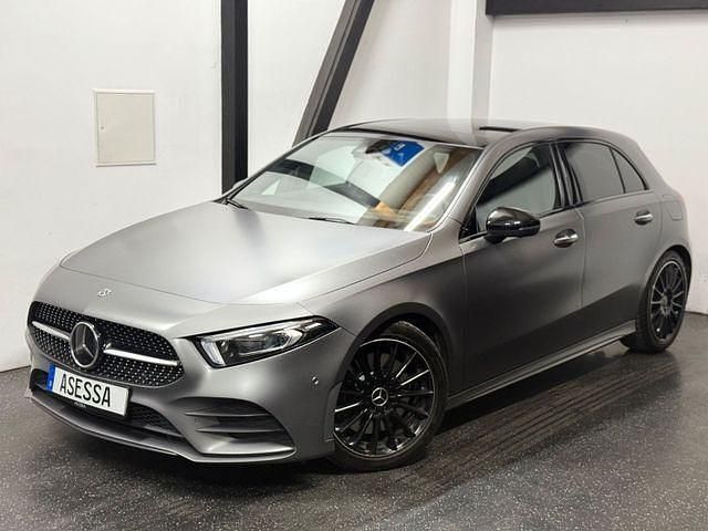 Grau Gebraucht 2019 Mercedes A250 AMG line Limousine | 26.999 € (Etwas zu teuer) - Bild 1/4