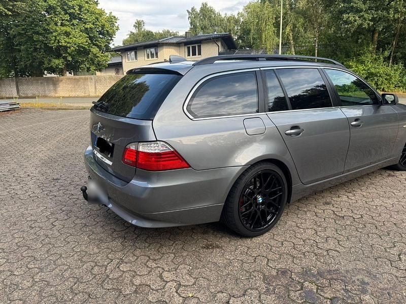 Gebraucht BMW 525 Performance 197 PS (144 kW) 2008 Grau Kombi