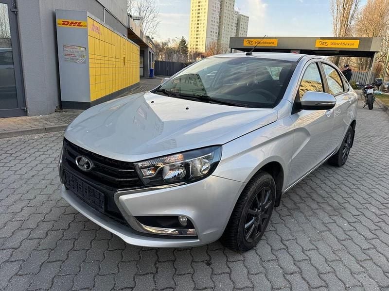 Gebraucht Lada Vesta 102 PS (75 kW) 2018 Silber Limousine
